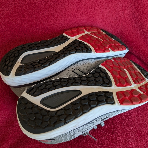 Men's New Balance Fresh Foam 680 Sneakers - Picture 4 of 7